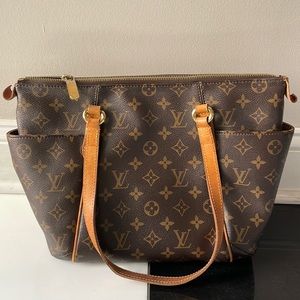 Louis Vuitton shoulder bag used but good condition